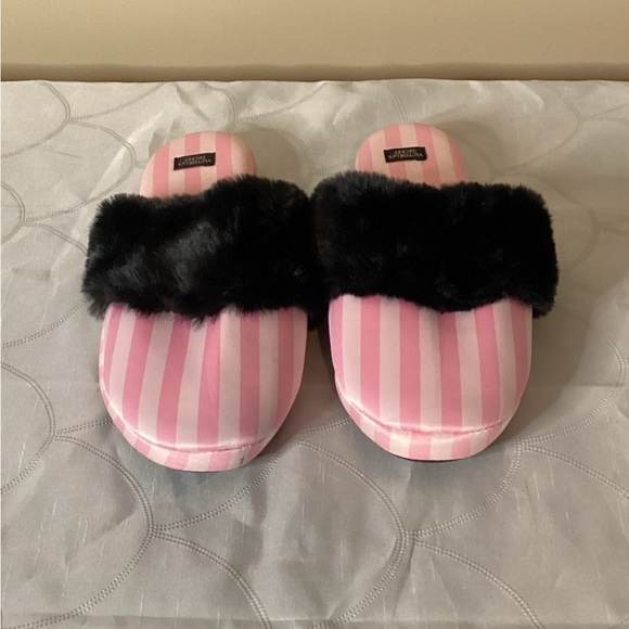 NWT Victoria’s Secret Signature Stripe Satin Slippers - Picture 3 of 8